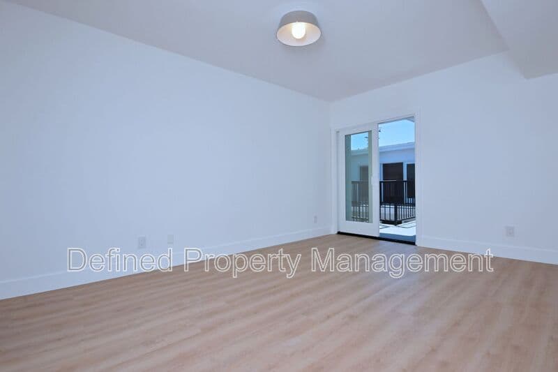 Santa Monica Condo: 834 4Th Street