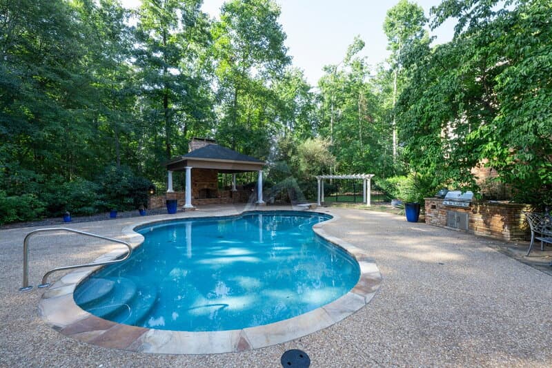 Kennesaw House: 5211 Hadaway Rd NW