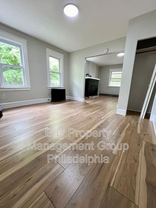 Collingdale House: 13 Kern St
