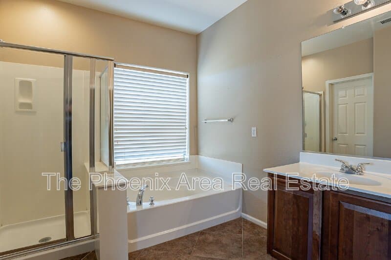 Maricopa House: 44626 W Yucca Ln