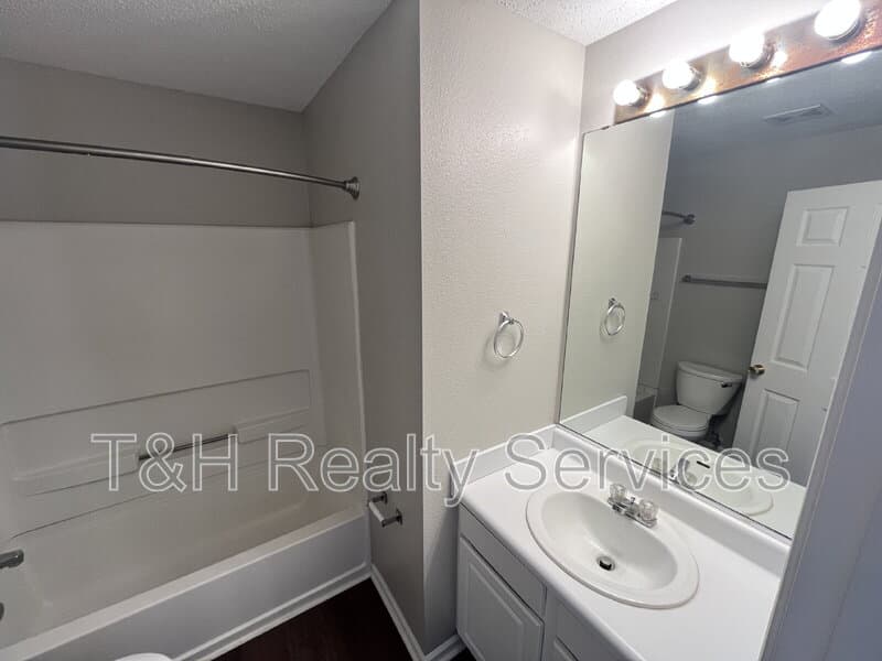 Indianapolis House: 10896 Riverwood Boulevard