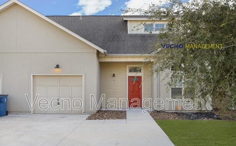 Pleasanton House: 215 Circle Court