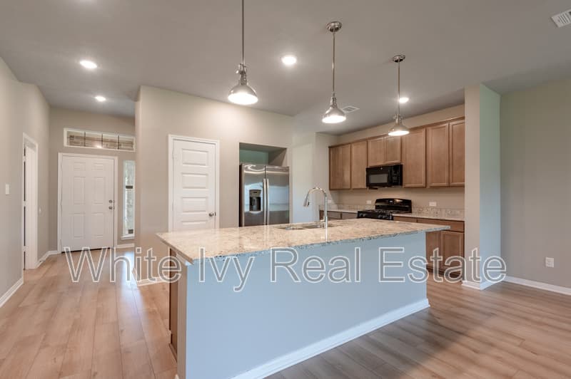 Huntsville House: 3722 Sage Ln