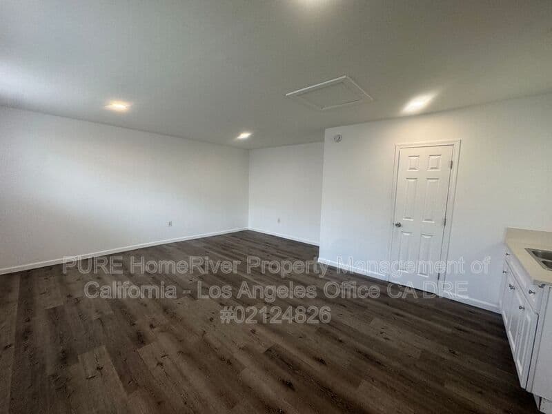 Lynwood House: 10977 1/2 Pope Avenue