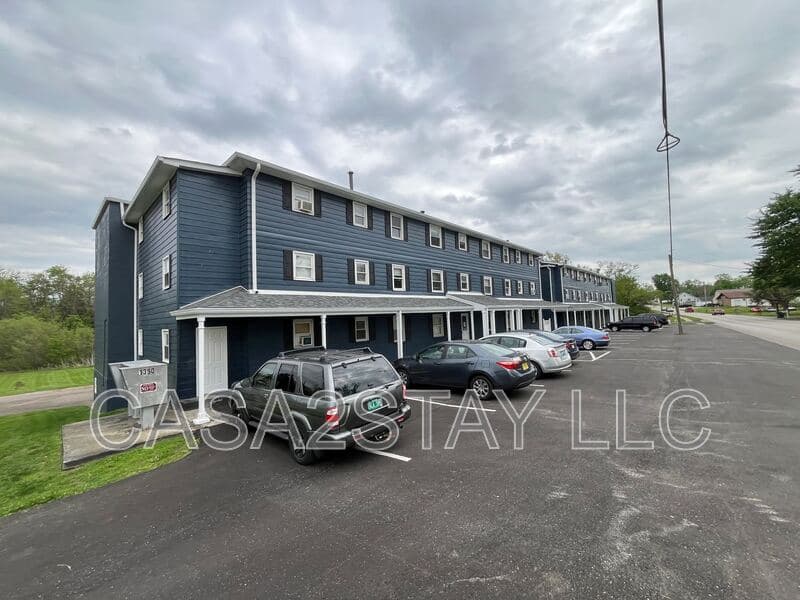 Radcliff Condo: 1404 S Wilson Rd