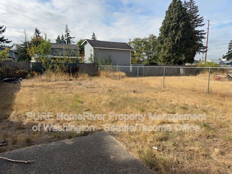 Tacoma House: 126 131st St E