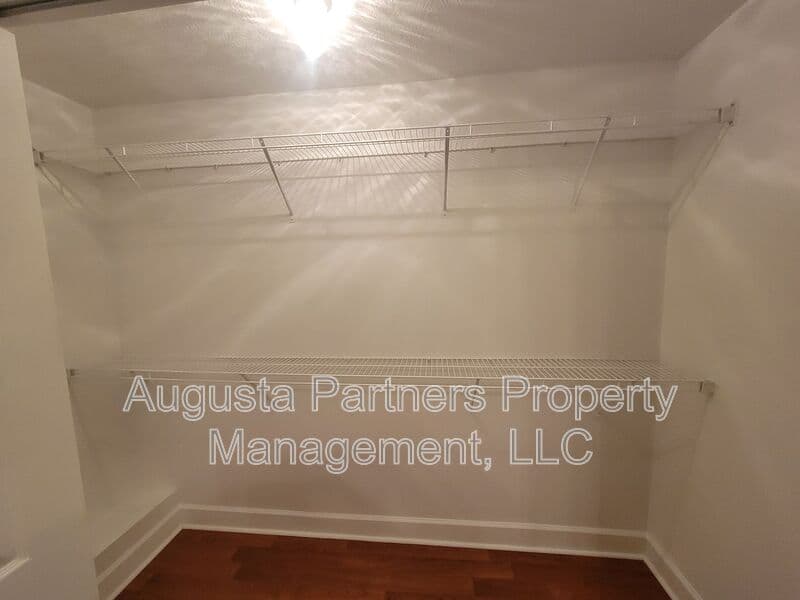 Grovetown House: 392 Bowen Falls