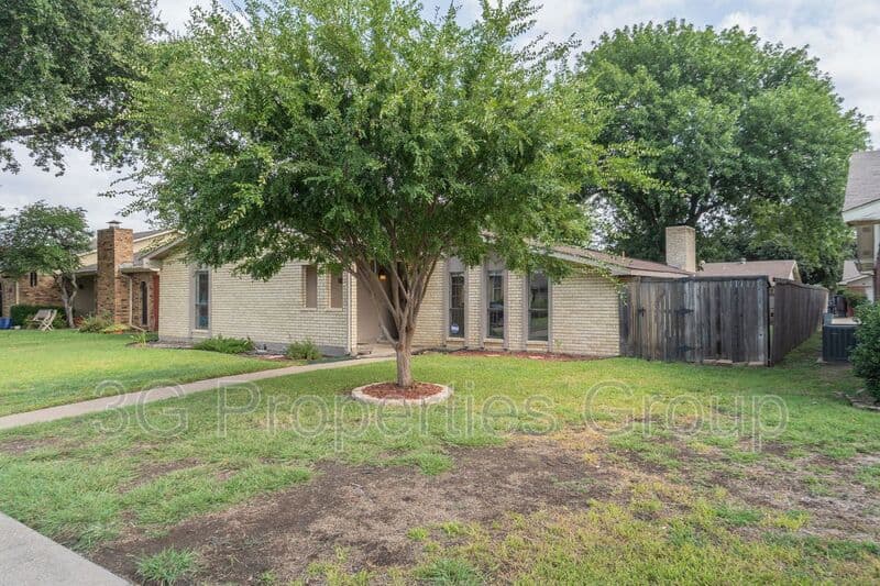 Coppell House: 216 Park Meadow Way