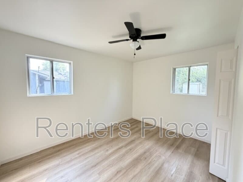 Sapulpa House: 2214 S Poplar St