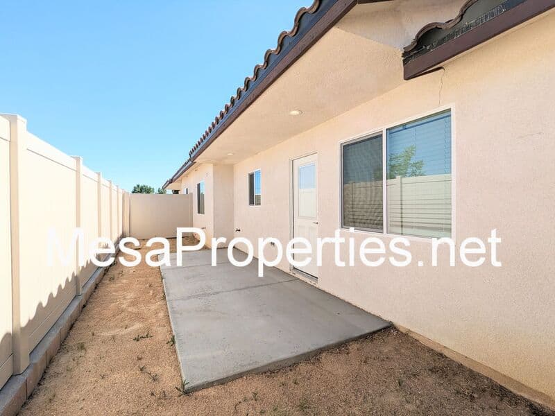 Hesperia House: 9550 Tamarisk Ave.