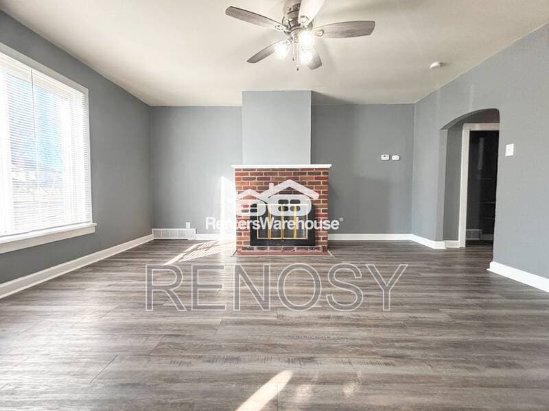 Adel Condo: 212 N 13th St