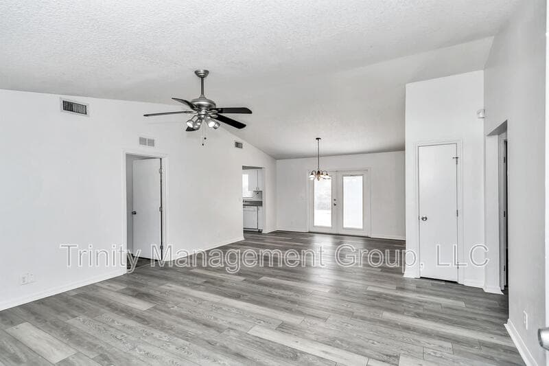 Ocala House: 2405 Southeast 46th Court