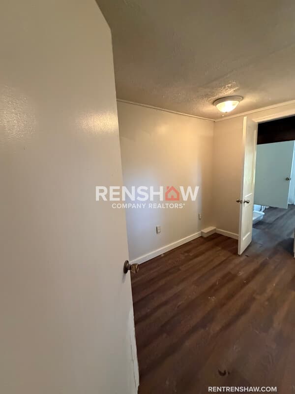 Lexington House: 450 Bedwell St