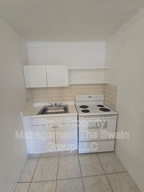 Dundee Condo: 218 Florida Ave