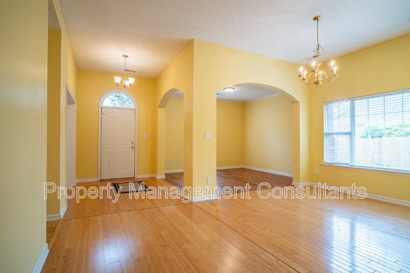 Madison House: 216 Horseshoe Bend North