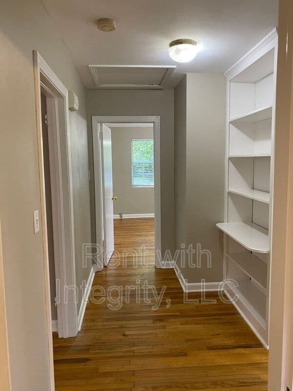 Tallahassee House: 1562 Mitchell Avenue