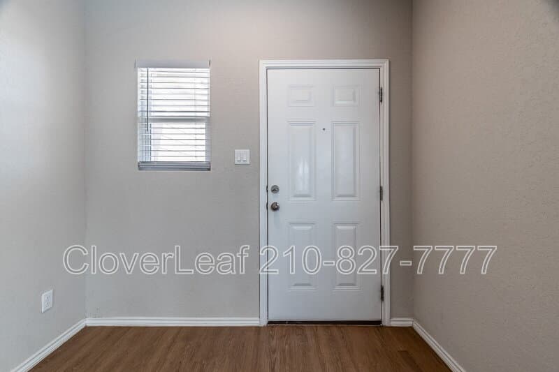 Elmendorf House: 14635 Hackamore Way