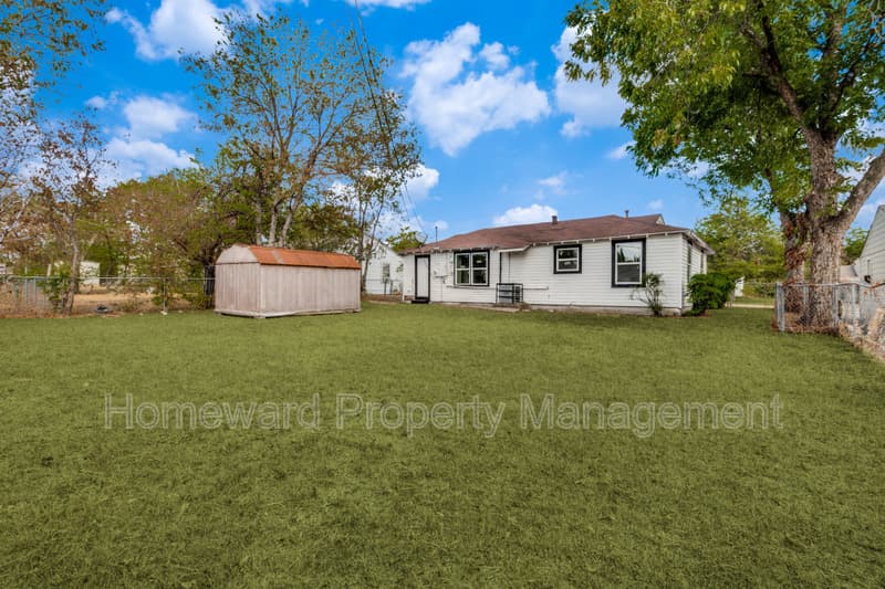 Fort Worth House: 3224 Burson Avenue