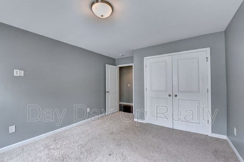 Suwanee House: 5605 Bright Cross Way