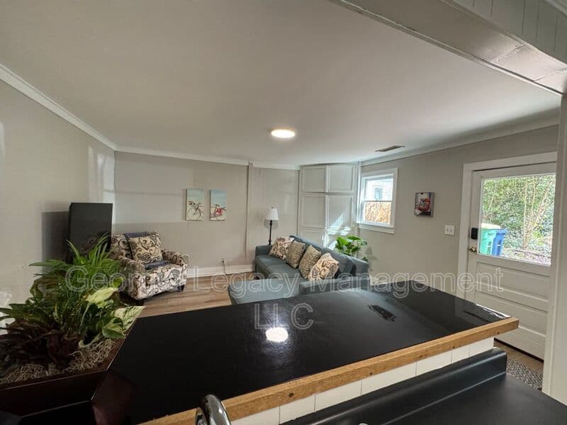 Athens House: 275 Boulevard Heights