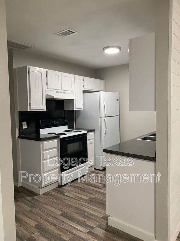 CLEBURNE Condo: 1410 Courtney Pl