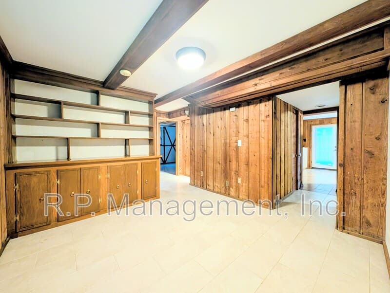 Scandia House: 15740 Pilar Rd N