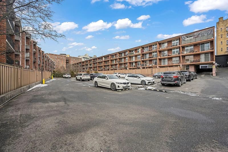 brooklyn Condo: 9985 Shore Rd