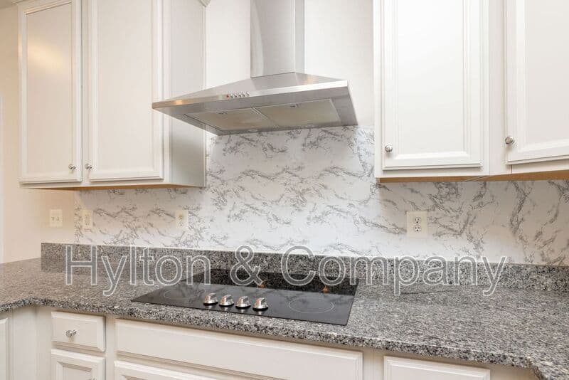Richmond Townhome: 5920 Whitehurst Ln