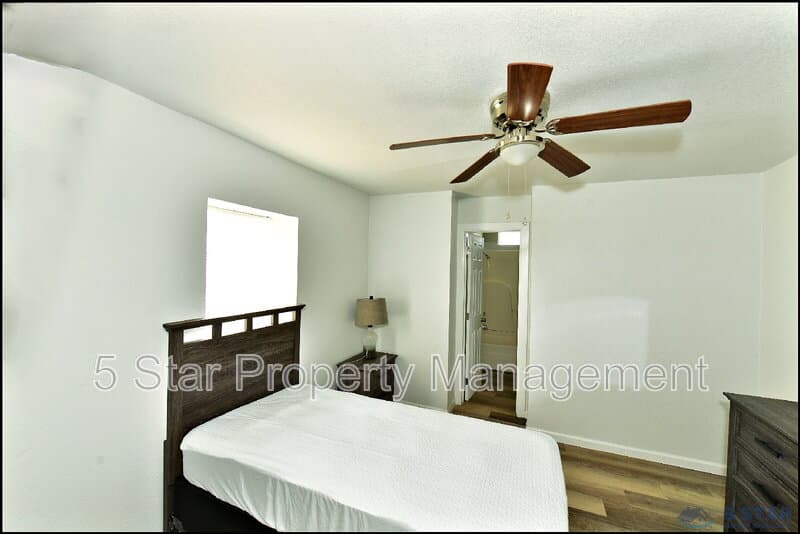 El Paso Condo: 6806 Alameda Ave