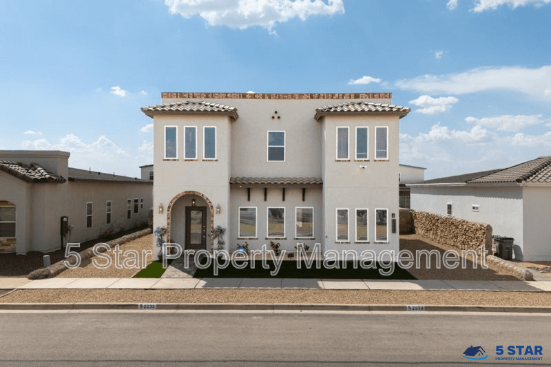 El Paso House: 2233 Mike Price Dr