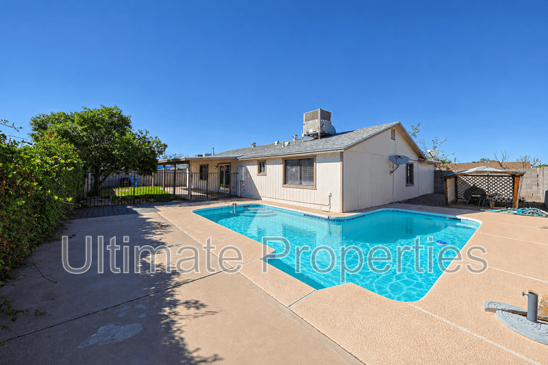 Phoenix House: 1619 W Pershing Ave