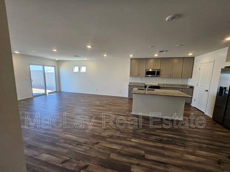 Coolidge House: 1390 W Aztec Dr
