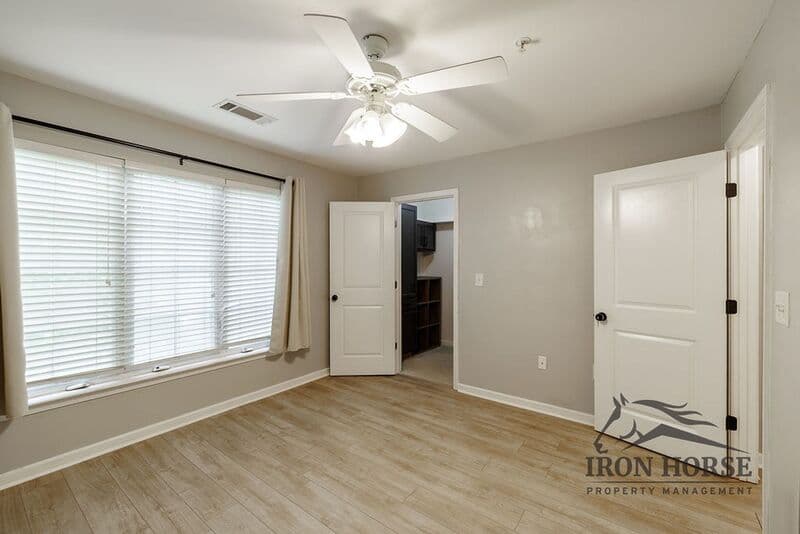 Athens House: 1035 BARNETT SHOALS RD