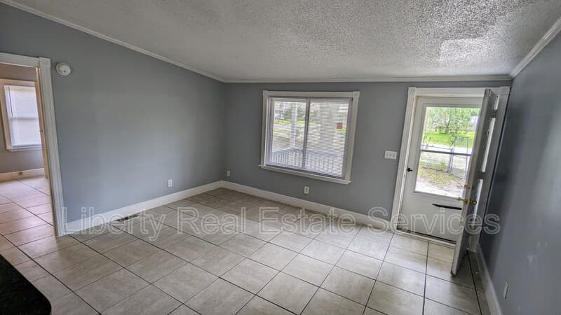 Hinesville House: 955 Hollywood Dr