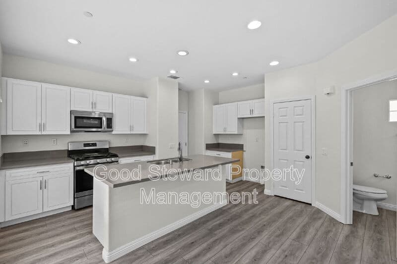 Ladera Ranch House: 6 Lindenwood Farm