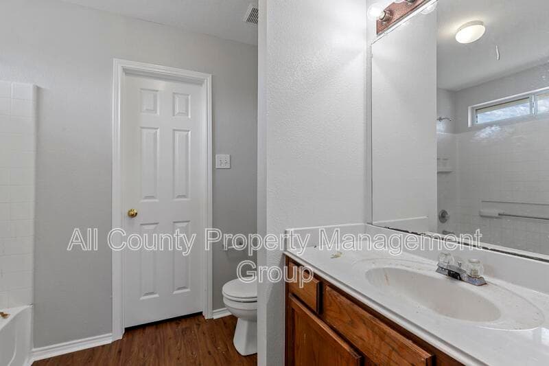 Fort Worth House: 813 Jockey Club Lane