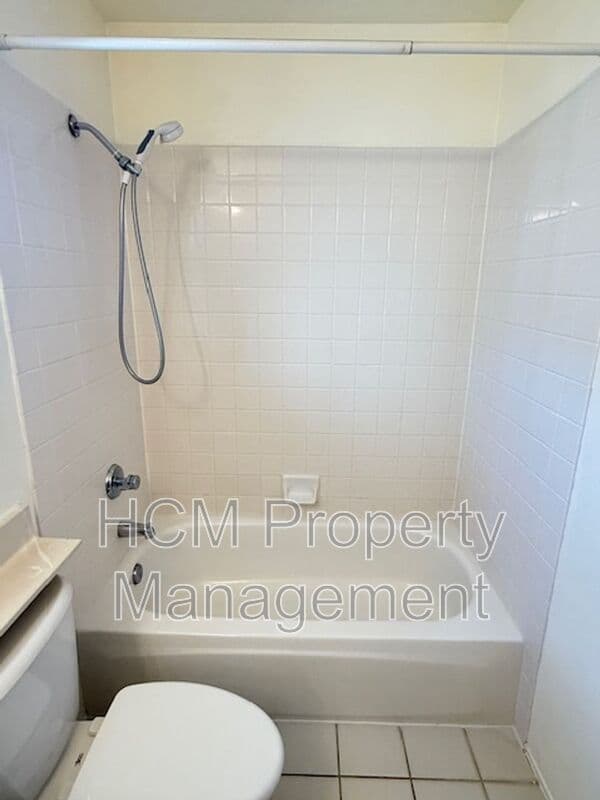 Irvine House: 46 Almador