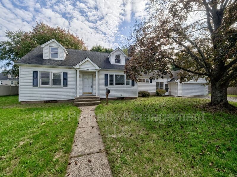 Manville House: 719 Newark Ave