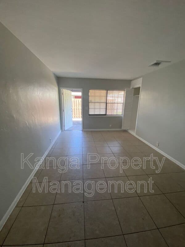 West Palm Beach House: 3716 Henry Ave