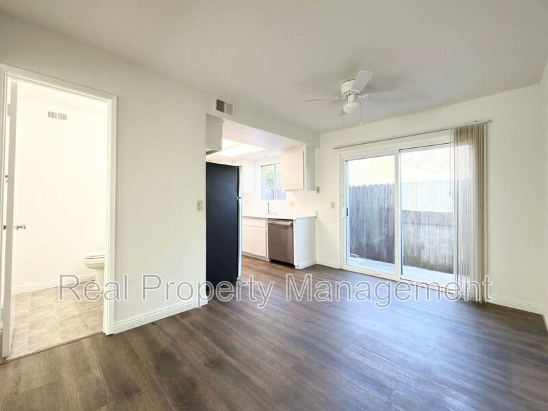 Oceanside Townhome: 2140 Via Camino Verde