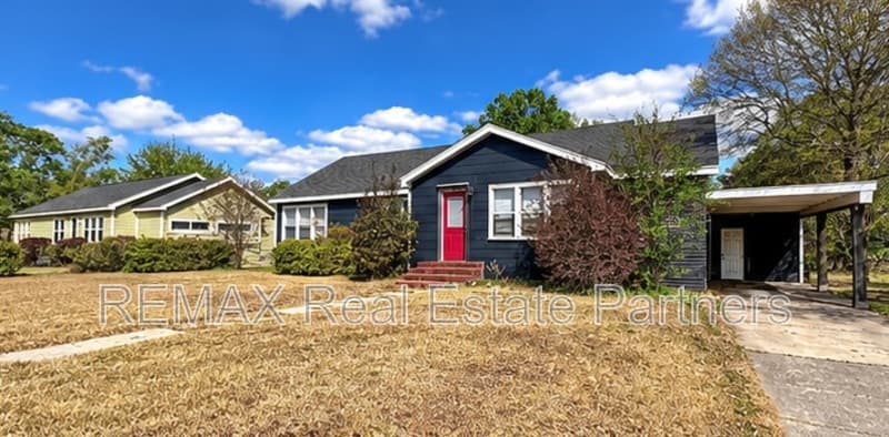 Hattiesburg House: 109 N 24th Ave