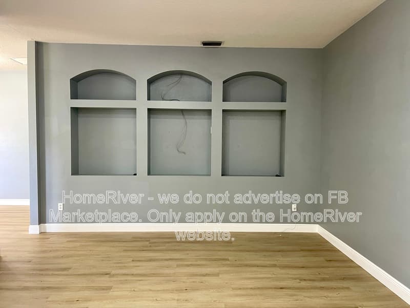 Tampa House: 10014 Cypress Shadow Ave