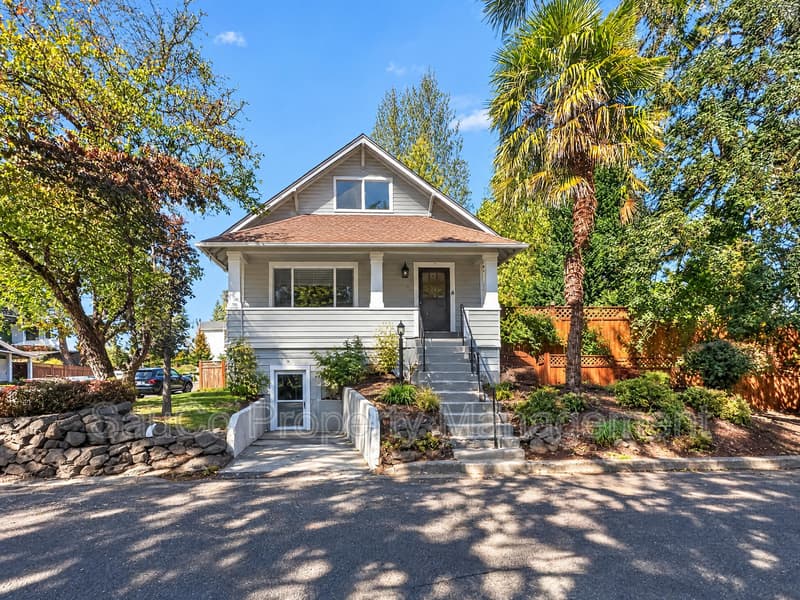 West Linn House: 2312 5th Avenue