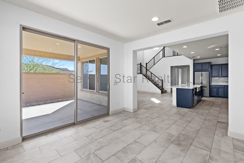 Laveen House: 8433 S 70th Dr