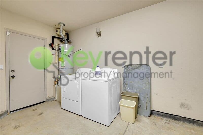 Roseville House: 1682 Loon Lake Street