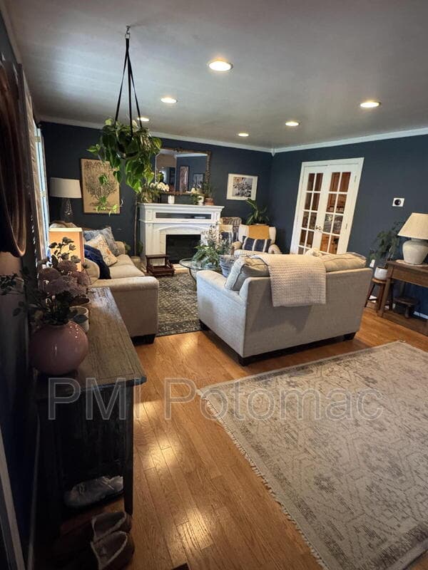 Bowie House: 12618 Kavanaugh Ln