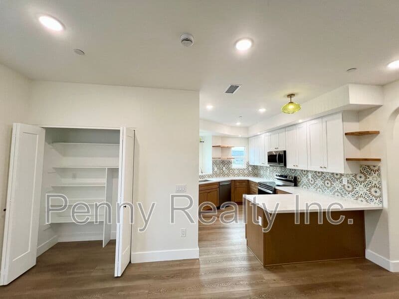 Vista Condo: 669-2 Townsite Dr
