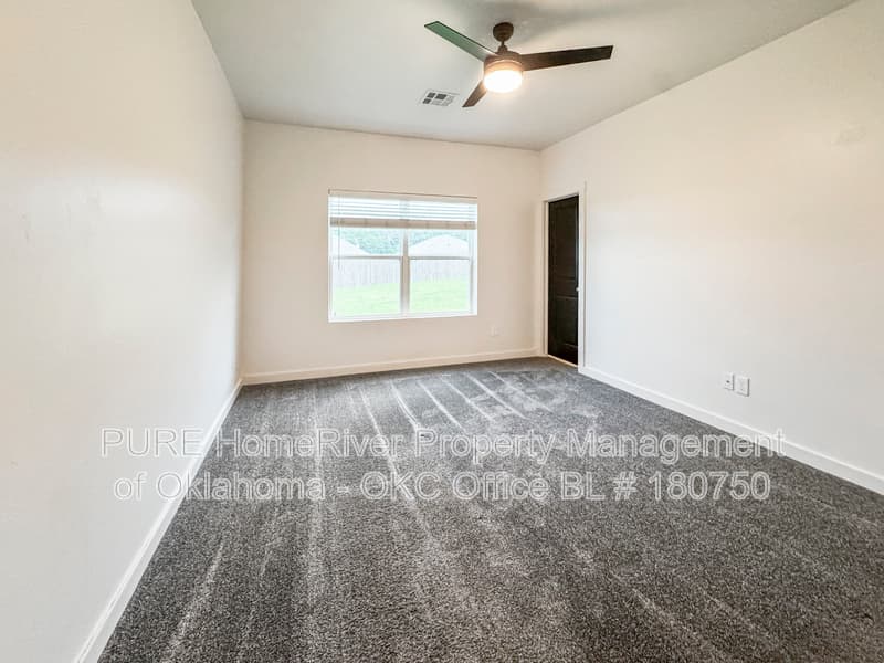 Arcadia House: 305 E 7th St