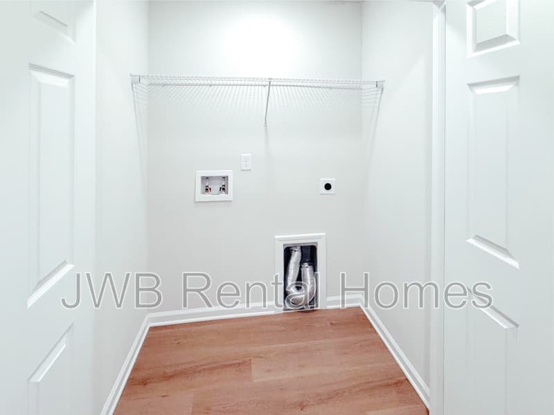 Jacksonville House: 2048 6th St W
