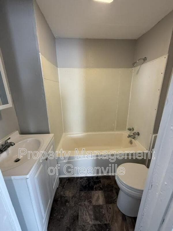 Greenville House: 33 6th Street